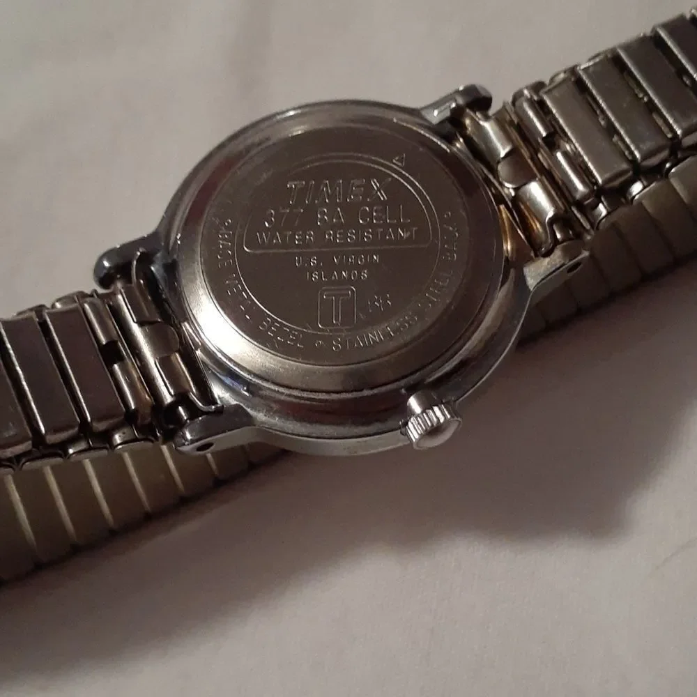 NOS 1994 Ladies Timex Quartz Watch 44557 Stand‎ +